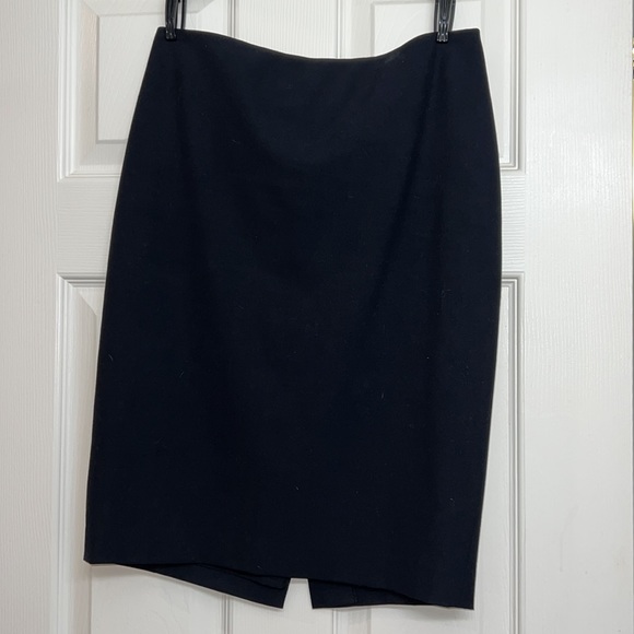 Ann Taylor Women’s navy suit - Picture 5 of 5